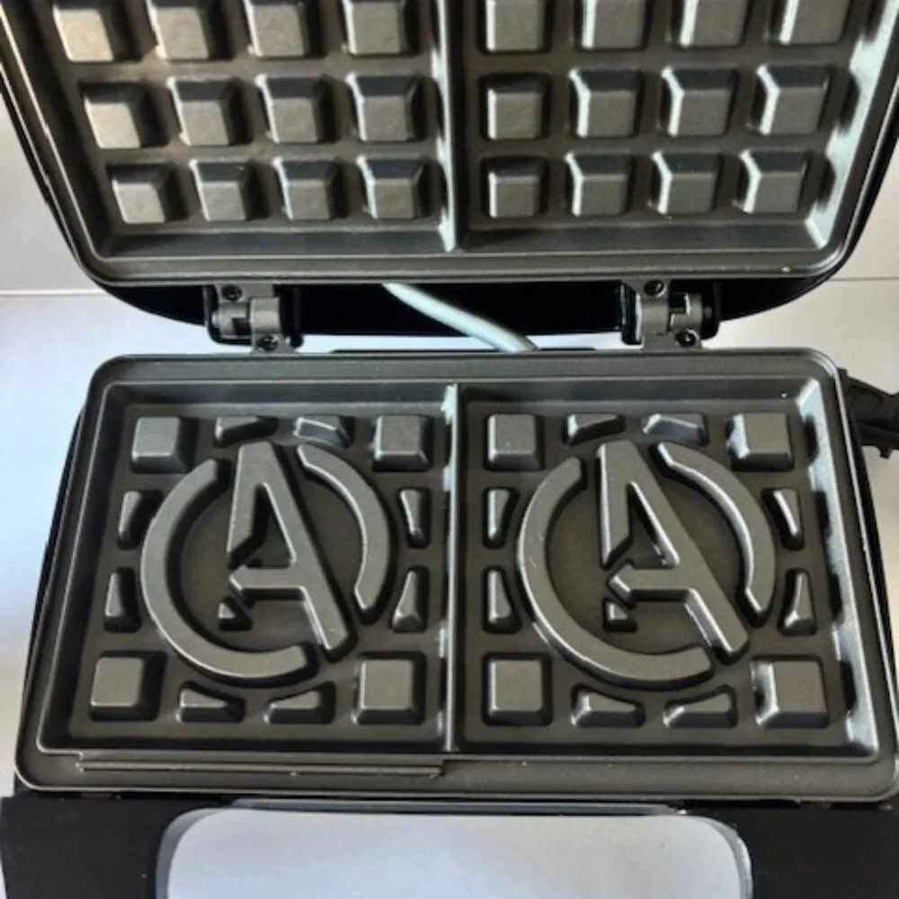 Marvel Avengers 2 Slice Waffle Maker Iron Man Hulk Spiderman Captain America